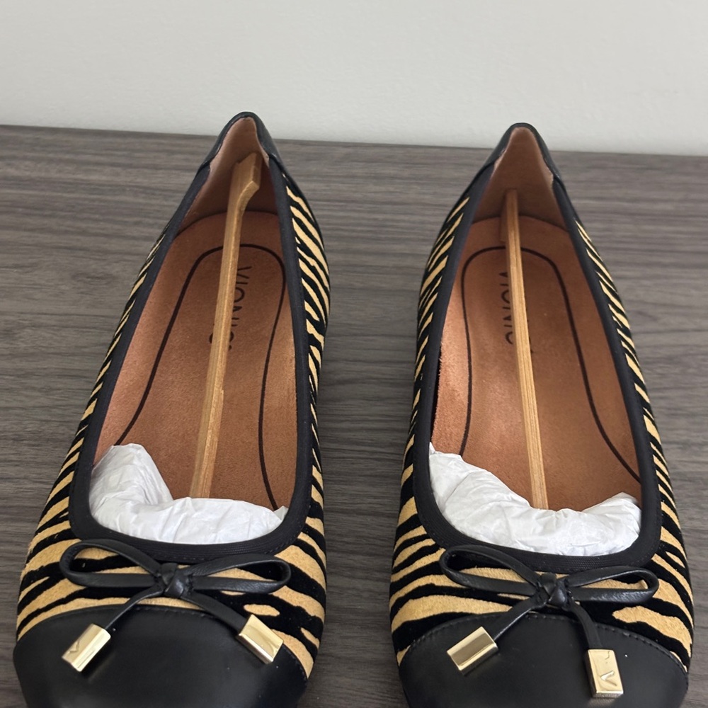 Vionic Tiger Print Black and Tan Flats